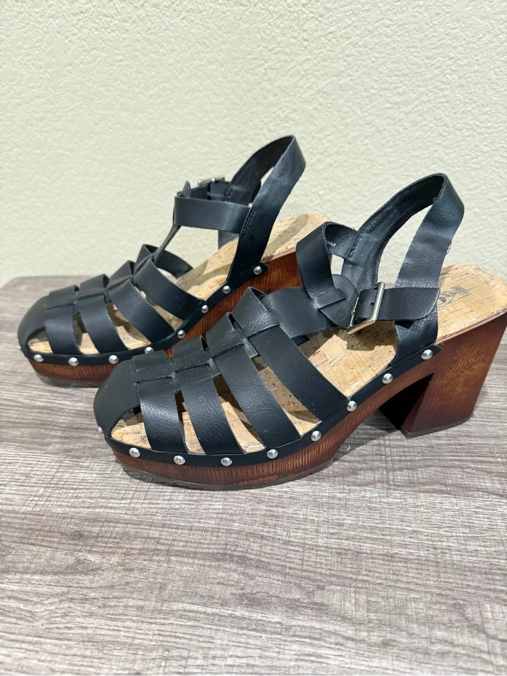 Korks Black Leather Fisherman Platform Sandals